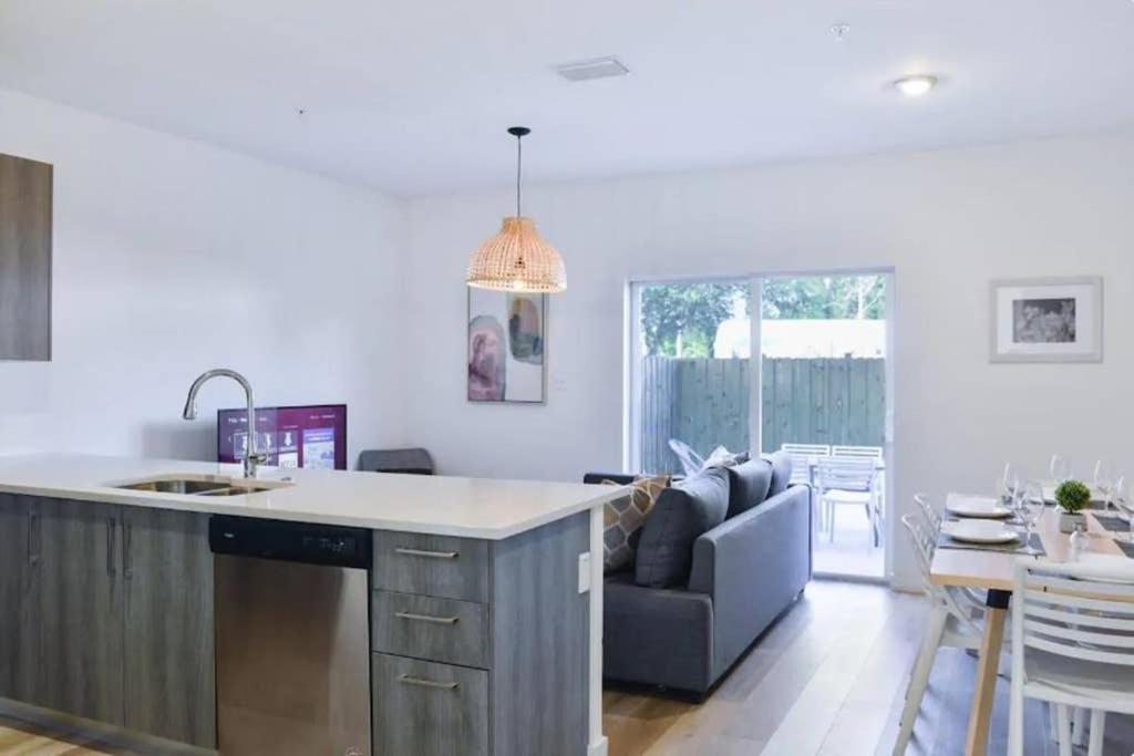Outstanding Townhouse 18 Min From The Beach - Th2 Miami Luaran gambar